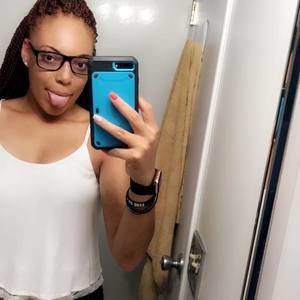 Meet your Posher, Zakia